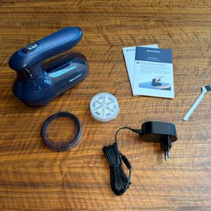 Der Lieferumfang des Beautural ISJKL9889748 liegt auf einem Tisch