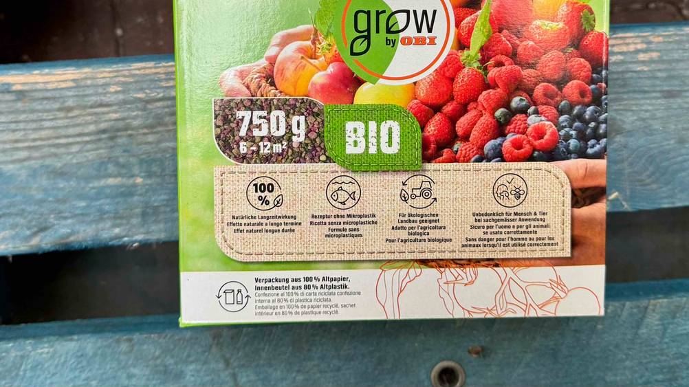 Beerendünger im Test: Nahaufnahme der Verpackung mit Informationen.