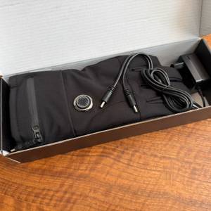 Der geöffnete Karton der beheizbaren Aroma-Season-Handschuhe