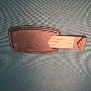 Ein kleines Fach zum Angeben von Name, Adresse und Telefonnummer vom Besitzer vom Beibye-4-Rollen-Reisekoffer