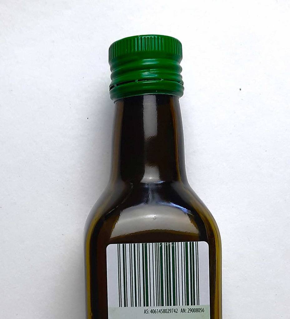 Speiseöl-Test: Detailansicht des Flaschenhalses mit Schraubverschluss.