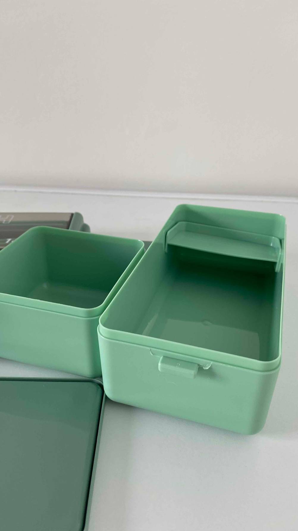 Getestet: Nahaufnahme einzelner Boxen einer getesteten Bento-Box.