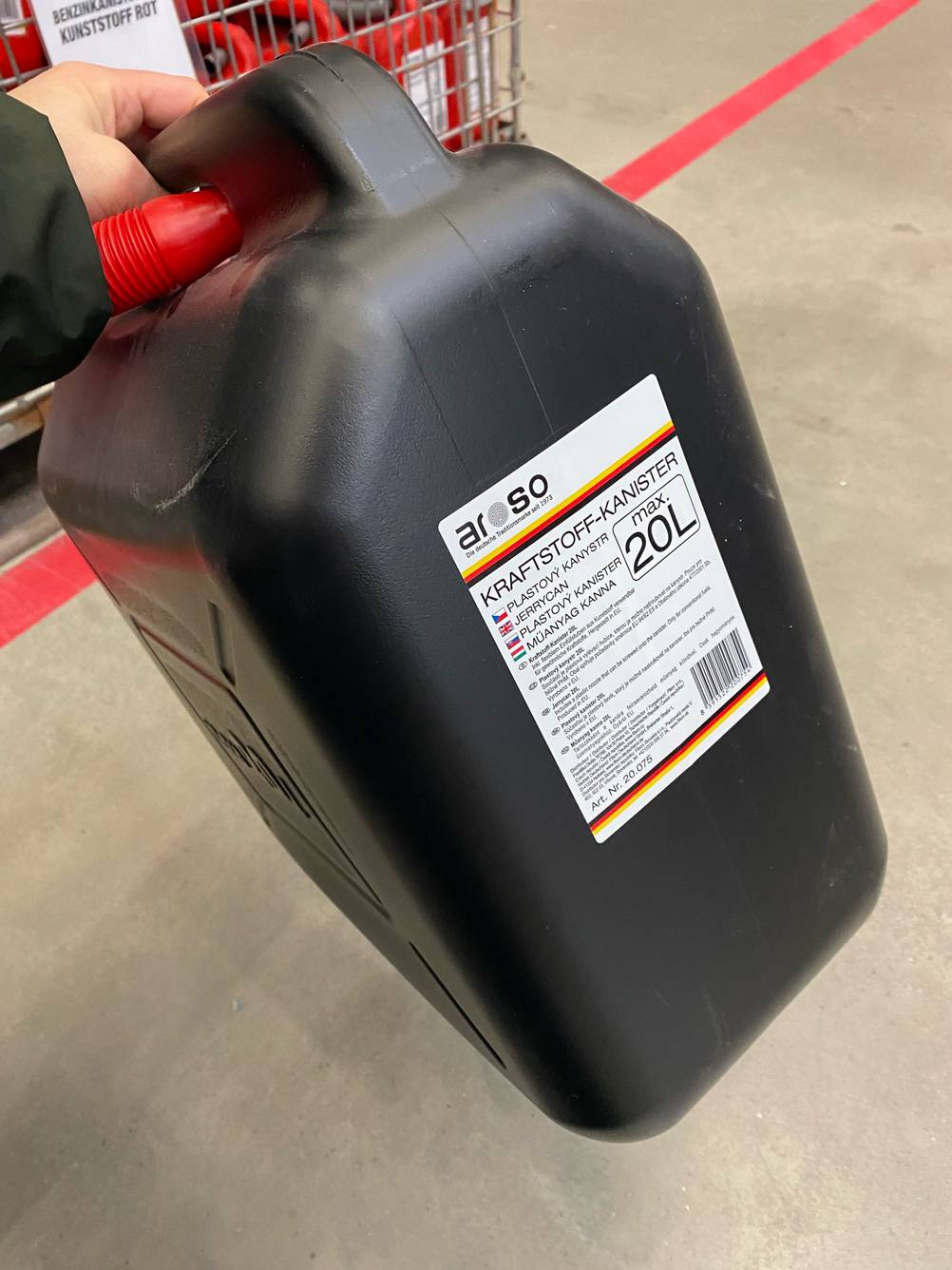 Benzinkanister getestet: Nahaufnahme des Aufklebers mit Größenangaben.
