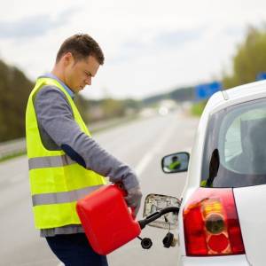 benzinkanister-mit-einfuellstutzen