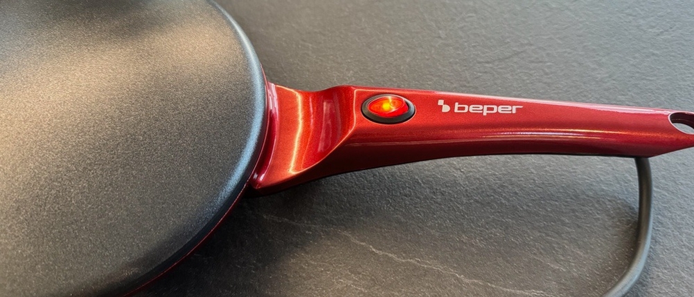 Der Knopf auf dem Beper BT.710Y leuchtet rot