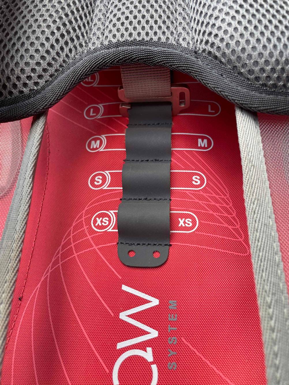 Größenverstellbarkeit im Detail eines getesteten Wanderrucksacks für Damen.