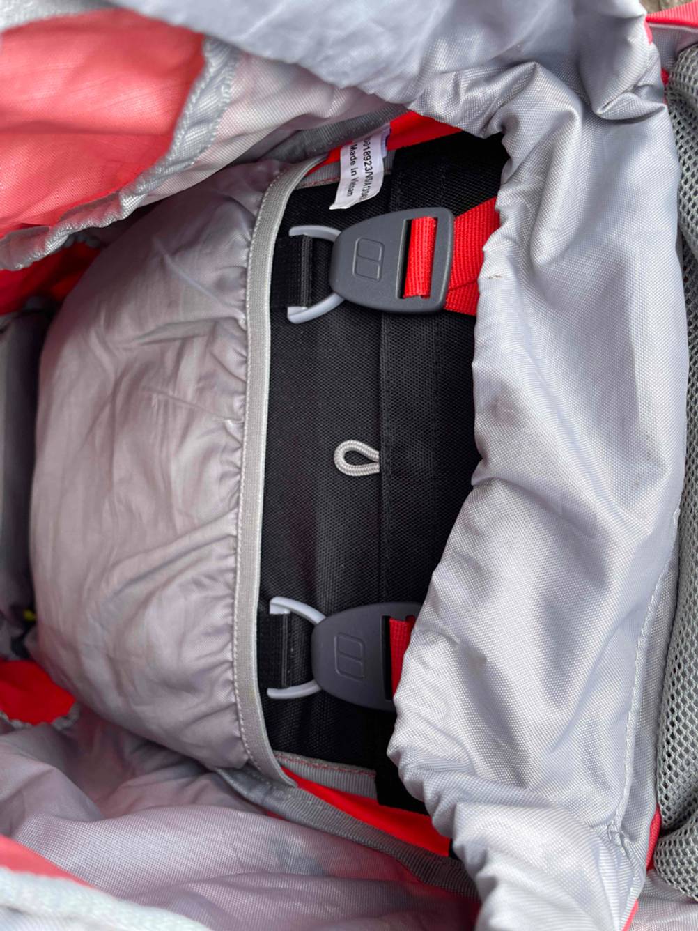 Innenansicht eines getesteten Wanderrucksacks für Damen.