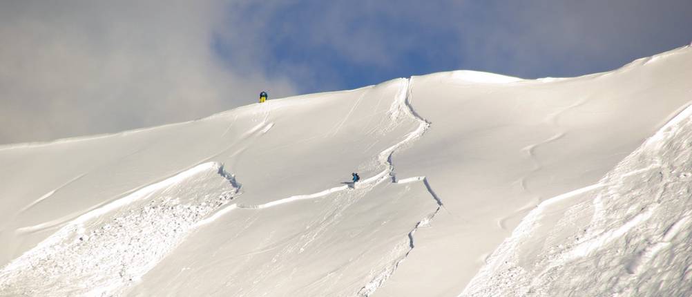 bergrettung-mit-lawinenset-schneebrett
