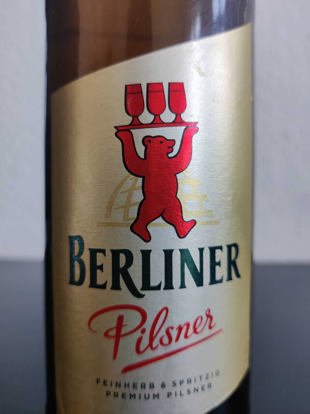 Bier getestet: Nahaufnahme des Labels der Vorder seite mit Logo.