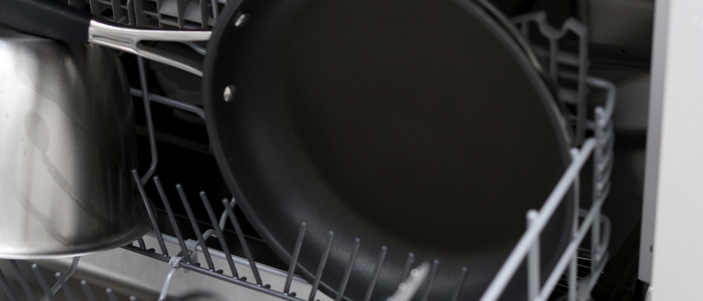 Beschichtete Pfannen im Test: Pfanne in der Spülmaschine