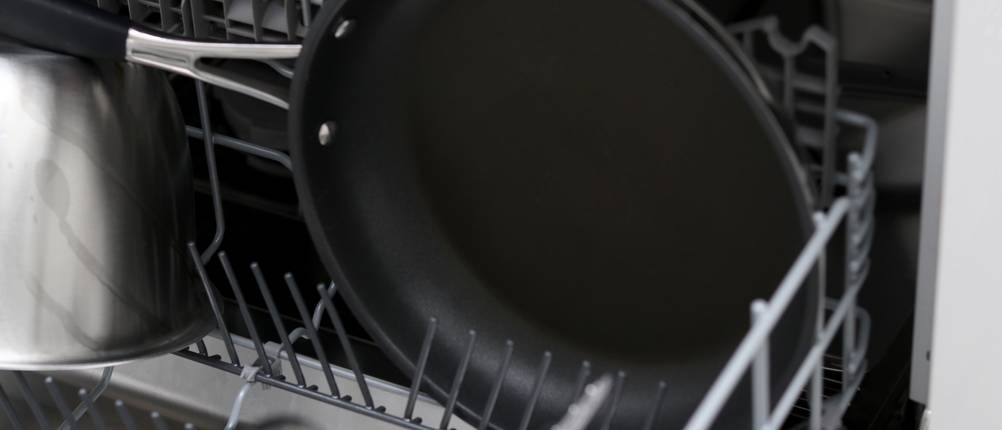 Beschichtete Pfannen im Test: Pfanne in der Spülmaschine