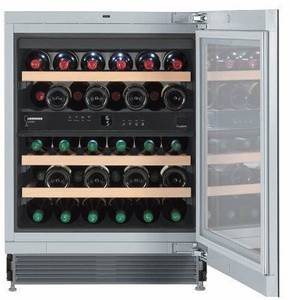 Befülter Weinkühlschrank.