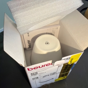 Der geöffnete Karton vom Beurer LA 40 von oben