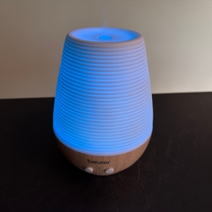 Der Beurer LA 40 leuchtet während der Benutzung blau