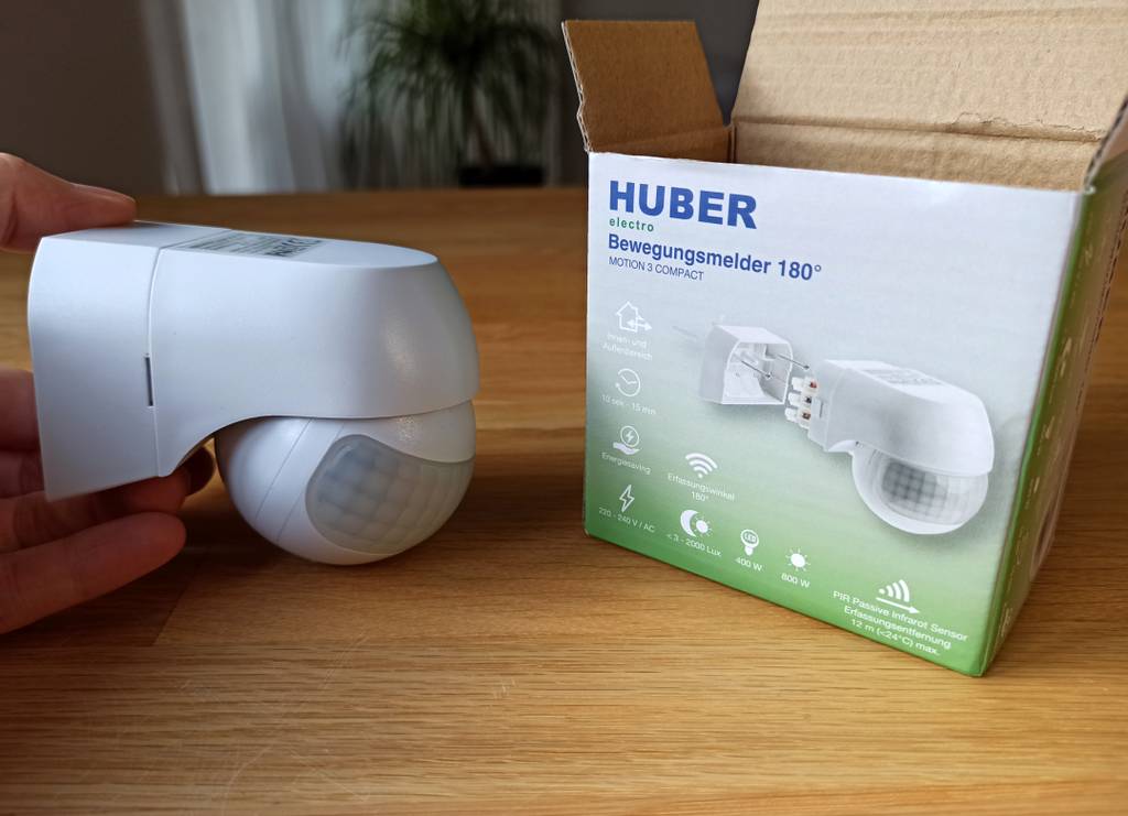 Der Aufputz-Bewegungsmelder Motion 3 Slim von Huber bietet keine Alarmfunktion.