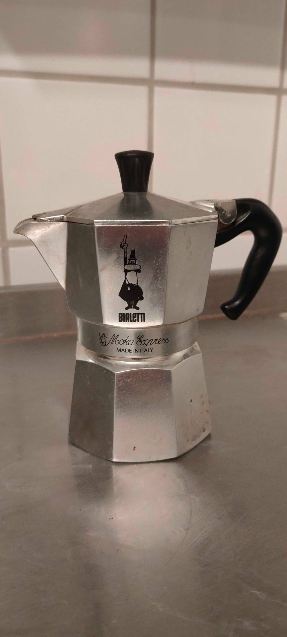 Bialetti-Test: Bialetti-Kanne aus einer seitlichen Ansicht