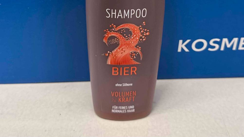 Bier-Shampoo getestet: Nahaufnahme der Vorderseite der Verpackung mit Artikelbezeichnung.
