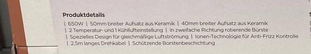 Weiße Verpackung inklusive Produktdetails einer getesteten BaByliss-Warmluftbürste mit violettfarbenem Griff.