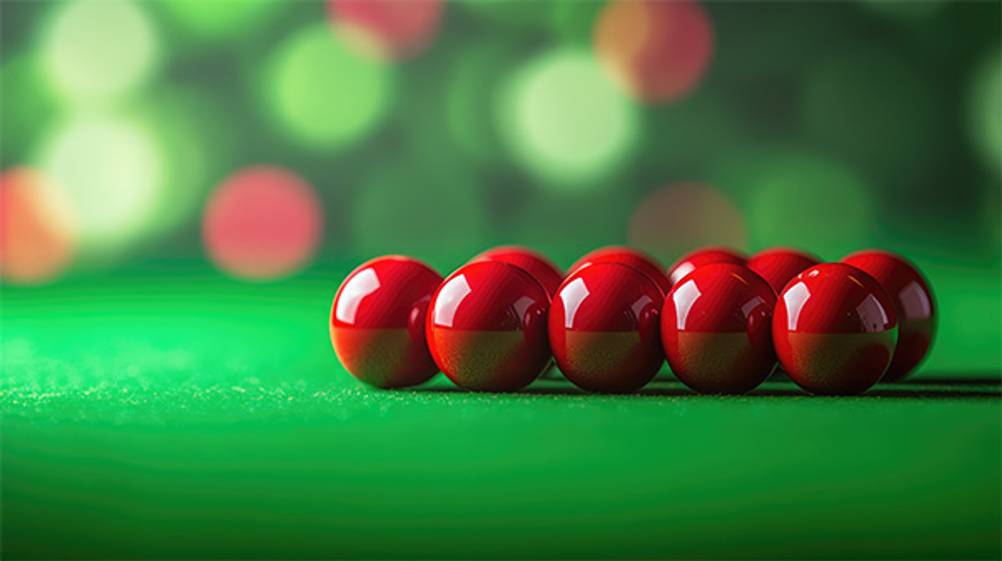Billardkugeln im Test: Hier einige rote Snookerkugeln.