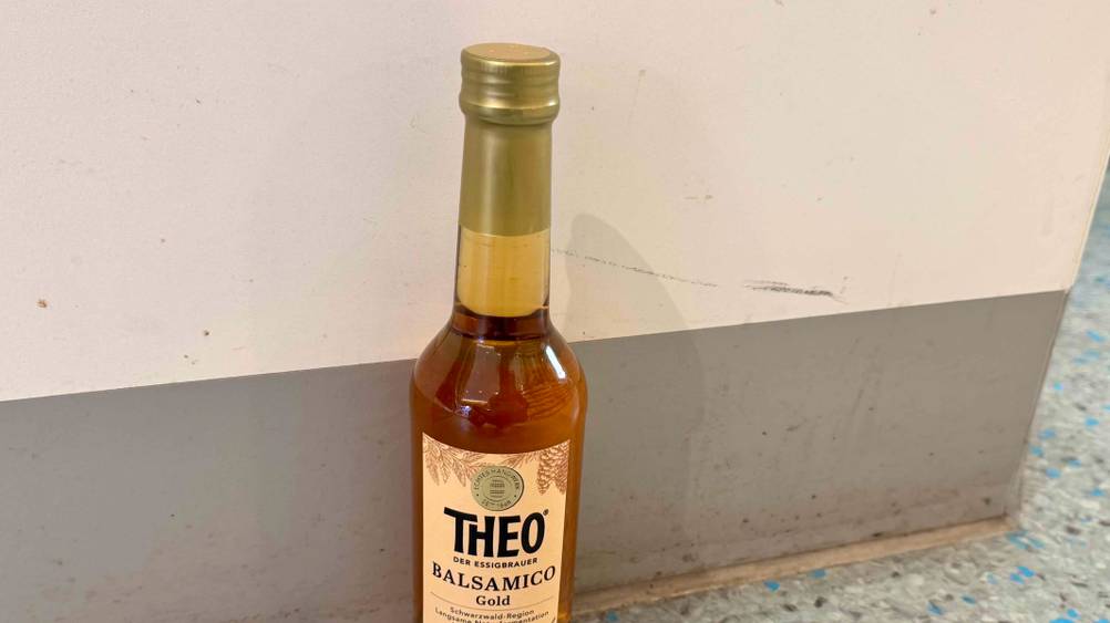 Bio-Balsamico-Essig im Test: Nahaufnahme des Flaschenhalses.