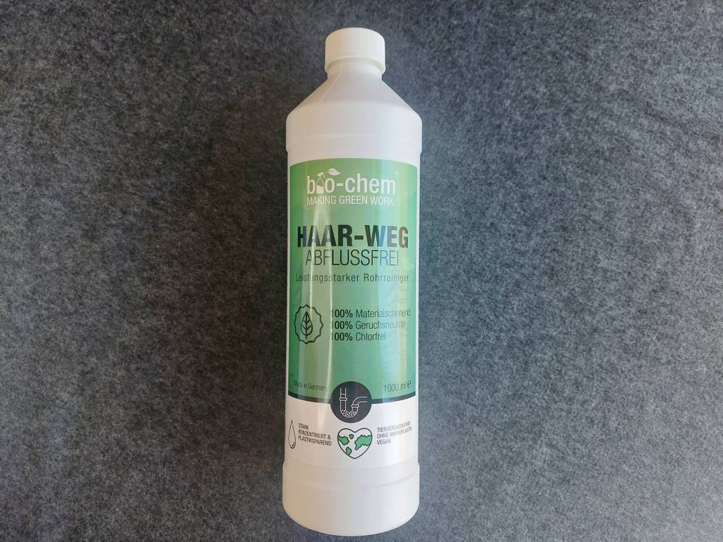 rohrreiniger-test: Ein Reiniger liegt auf einem Teppich.