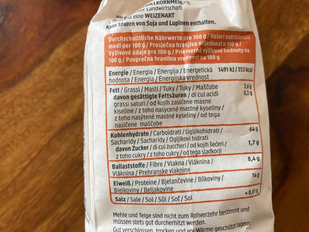Nährwertangaben auf einer getesteten Packung Dinkelmehl.