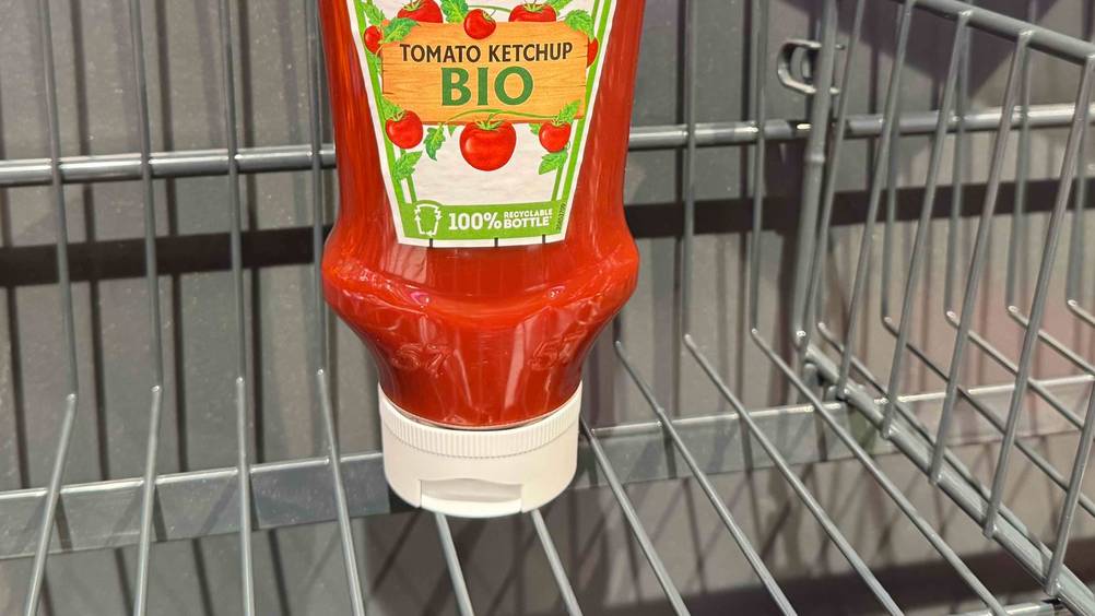 Bio-Ketchup getestet: Nahaufnahme der Verschlusskappe und der Artikelbezeichnung der Flasche.