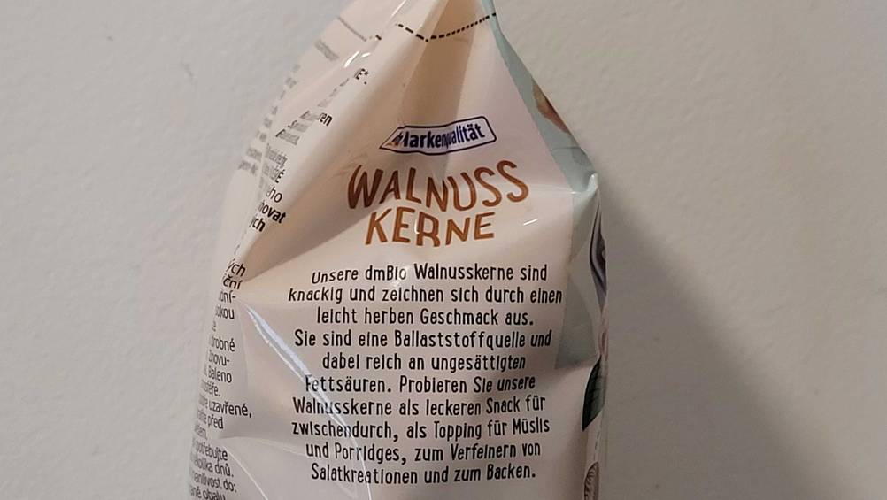 Nahaufnahme der Seite einer Packung der Bio-Walnüsse im Test.