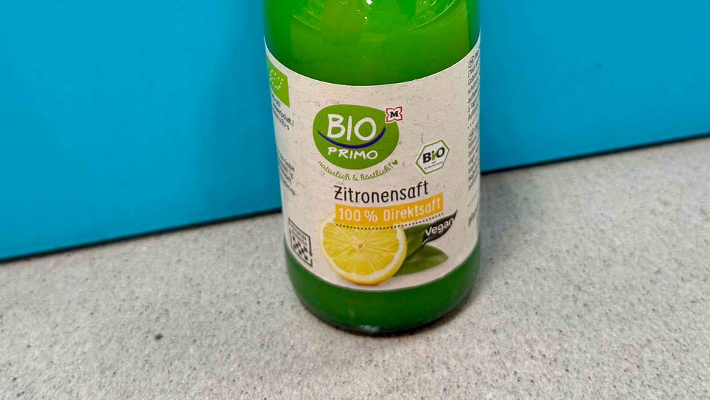 Bio-Zitronensaft getestet: Nahaufnahme des Labels auf der Flasche.