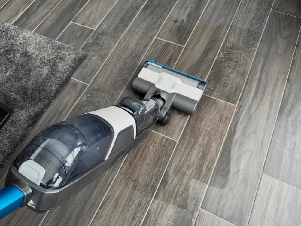 Reinigung eines Fliesenbodens mit dem Bissell CrossWave HF3