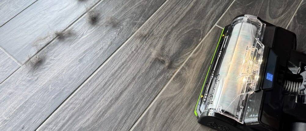 Tierhaare werden vom Bissell Crosswave Hydrosteam PET aufgesaugt