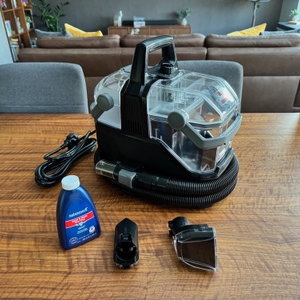 Der Lieferumfang des Bissell SpotClean 3689N