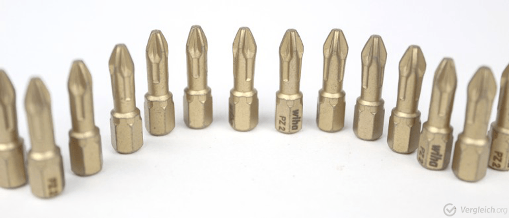 Verschiedene Bit-Aufsätze für Akkuschrauber nebeneinander.