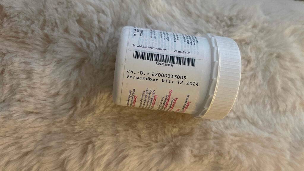 Detailansicht des Verfallsdatum auf der Dose des Bittersalzes im Test.