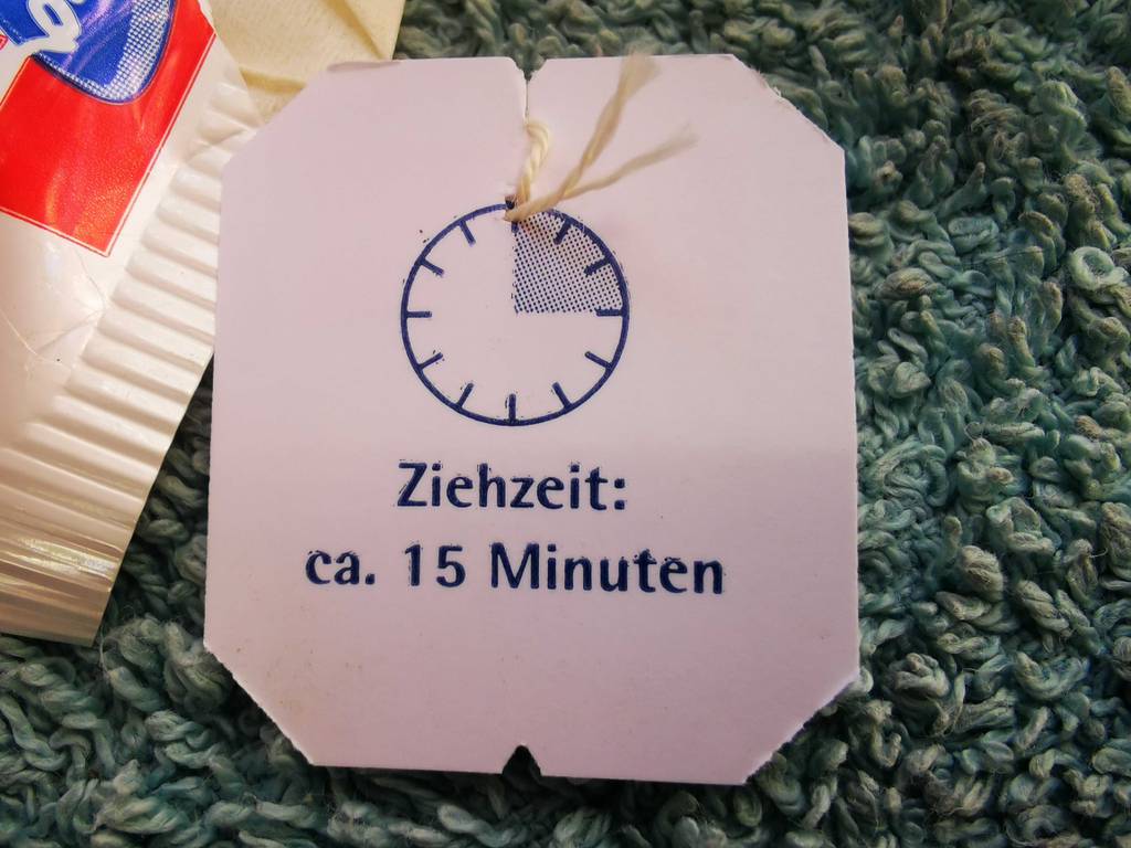 Blasen-und-Nierentee im Test: Auf dem Etikett des Teebeutels ist die Ziehzeit angegeben.