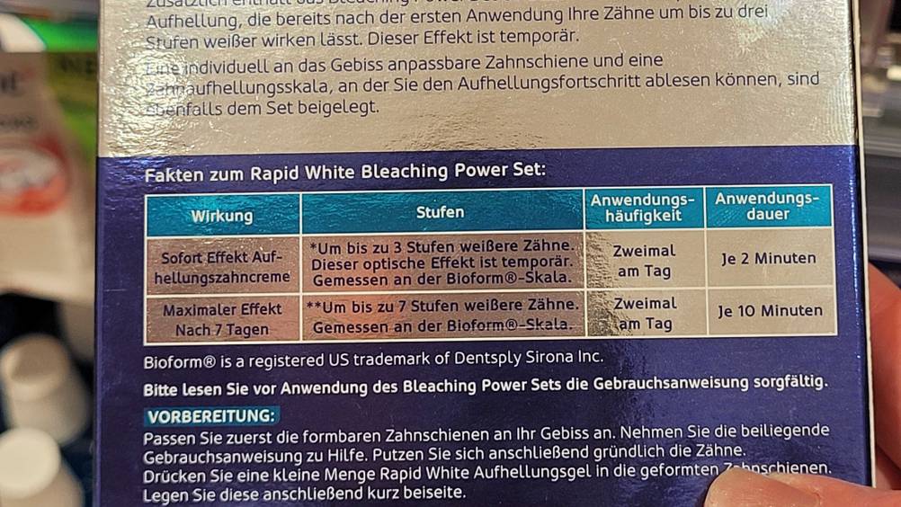 Bleaching-Gel im Test: Nahaufnahme der Informationen auf der Rückseite der Packung zur Vorbereitung.