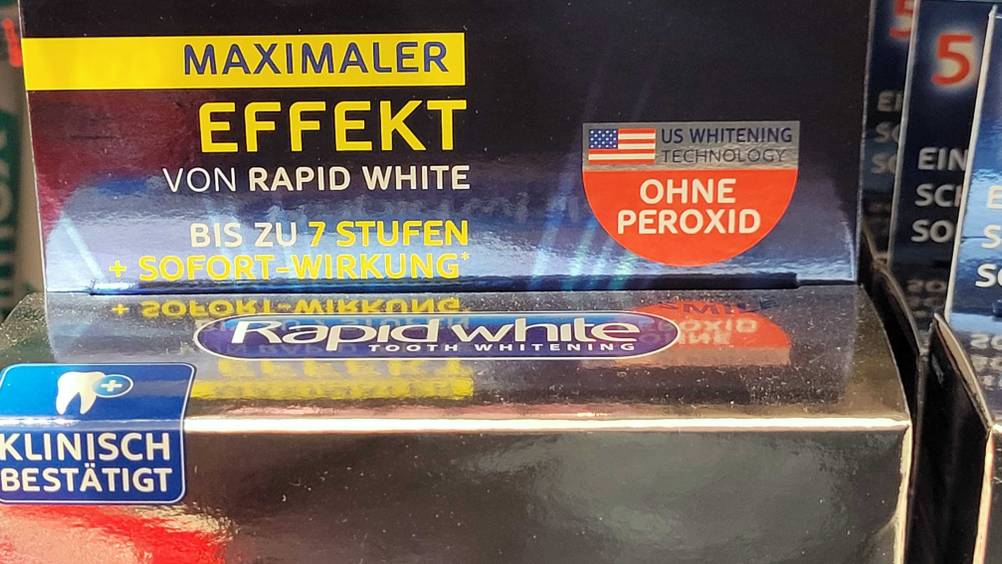 Bleaching-Gel-Test: Nahaufnahme der Informationen auf der Vorderseite der Packung.