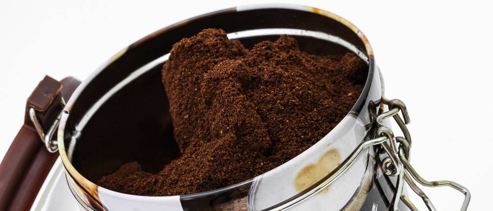 Blechdose-Test: offene Blechdose mit Kaffee