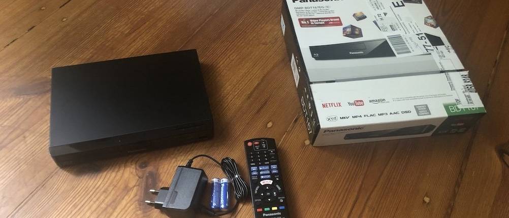 Blu-Ray-Player von Panasonic mit Zubehör und Originalverpackung