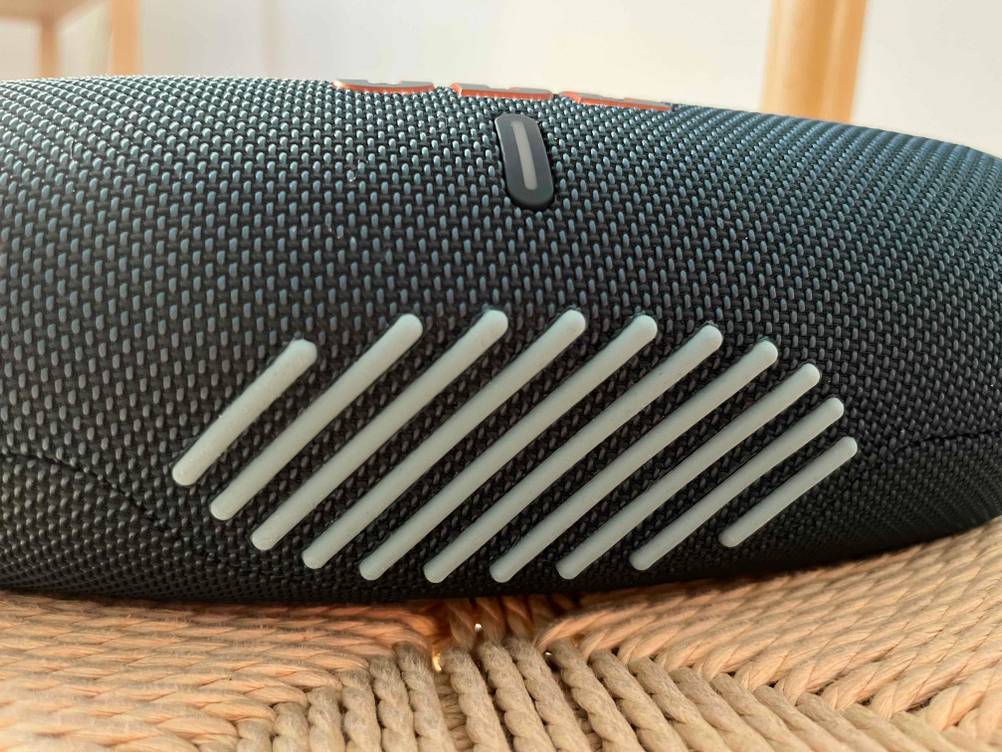 Nahaufnahme der Standfläche des Bluetooth-Lautsprechers im Test.