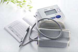 Es gibt auch Blutdruckmessgeräte-Bluetooth von Boso und Medicus.
