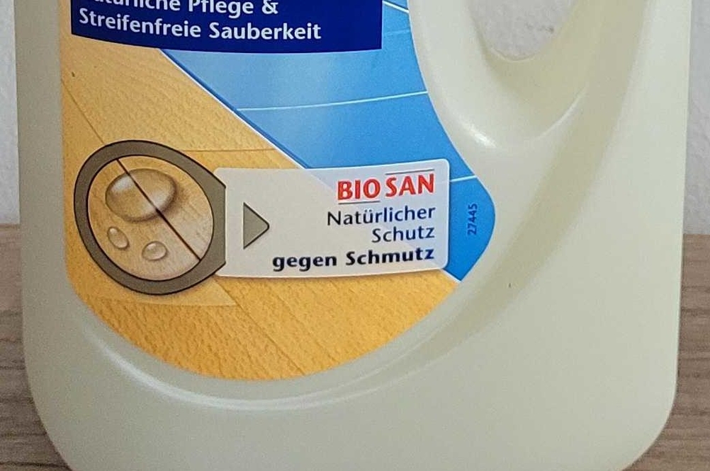 Der Emsal-Bodenreiniger hat den Wirkstoff Bio San.