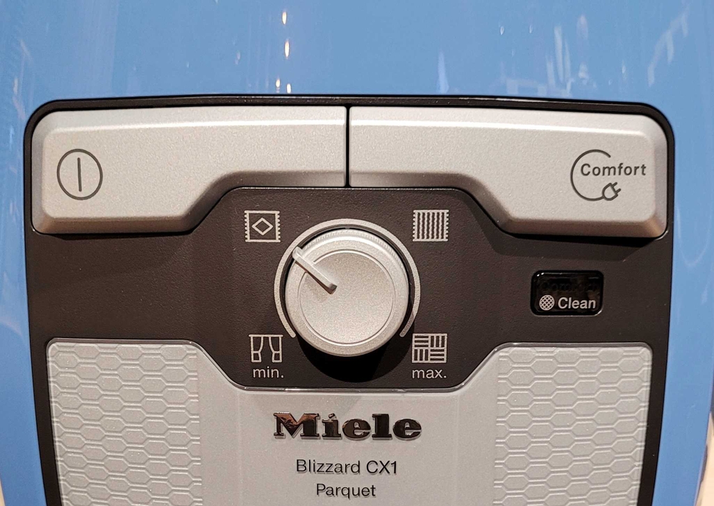 Bedienelement des Bodenstaubsaugers Miele mit den verschiedenen Modi.