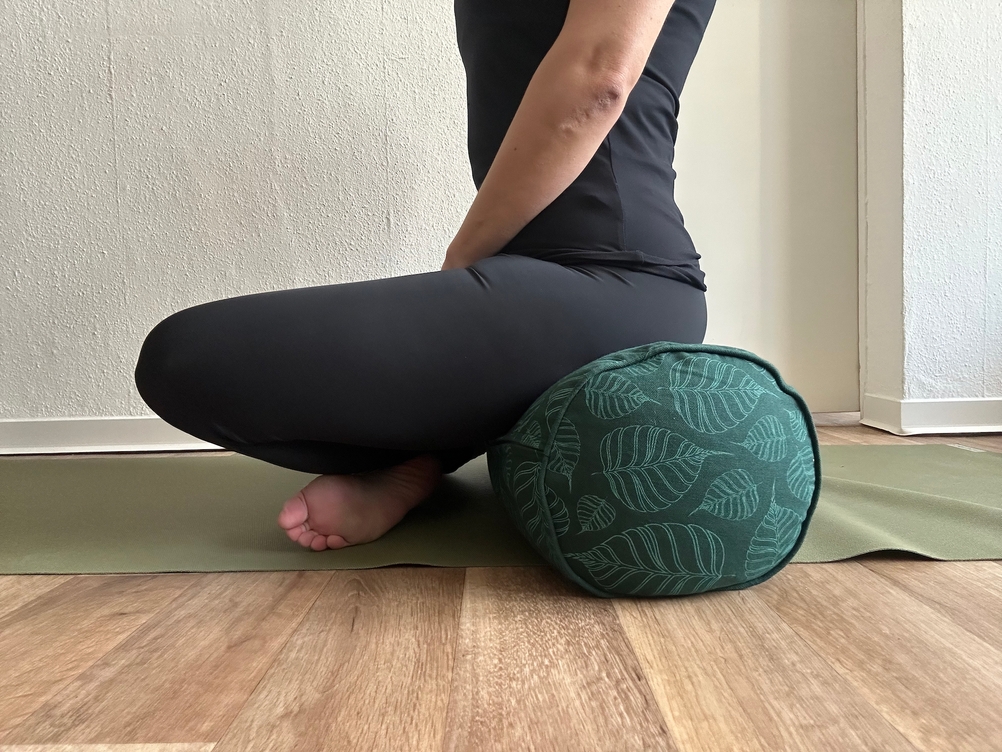 Yoga-Bolster im Test: Yoga-Bolster als Sitzkissen.