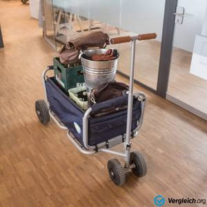 Ein beladener Bollerwagen wird getestet.