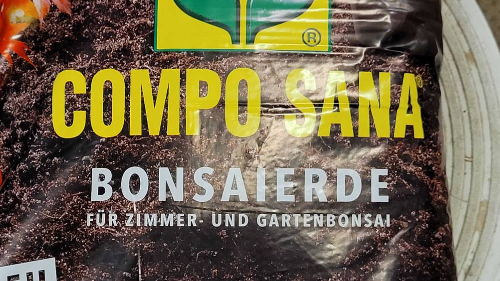 Bonsaierde-Test: Nahaufnahme des Logos und der Artikelbezeichnung auf der Packung.