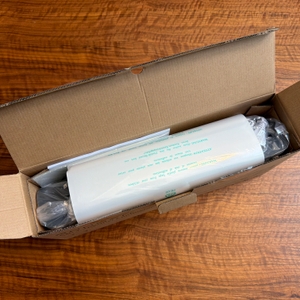 Der geöffnete Karton vom Bonsen L3103 von oben