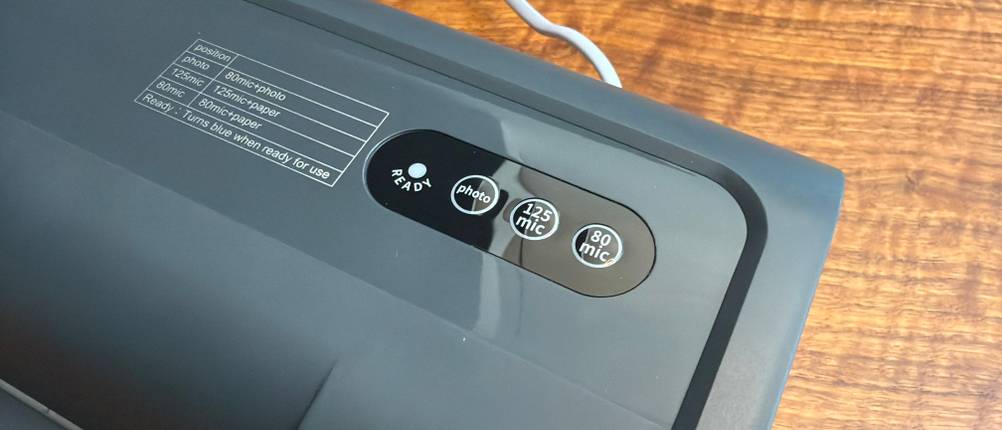 Drei Knöpfe und ein Licht auf dem Bonsen L3103