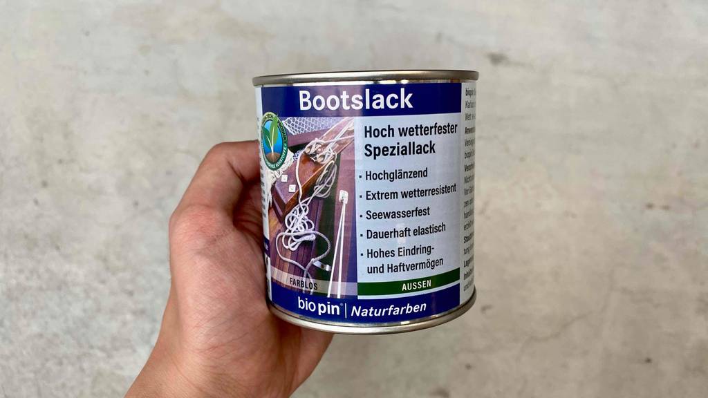 Getesteter Bootslack in einer Dose.