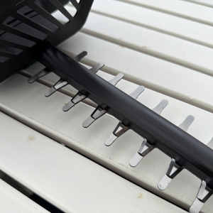 Die Klingen der Bosch-Akku-Heckenschere ‎0600849K01